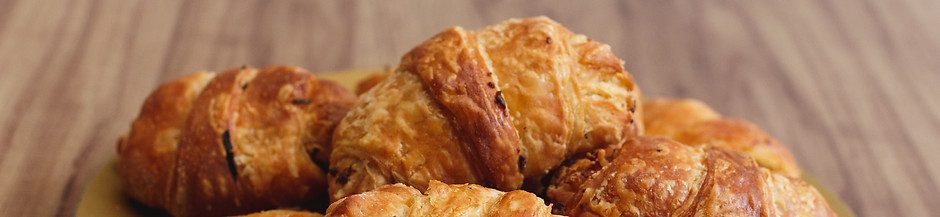 Croissants folhados assados na Panificadora da Vila II